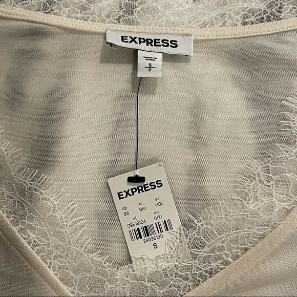 Express Relaxed Lace Pieced V-Neck Tee NWT S - Picture 11 of 11